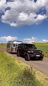 Diesen schönen Airstream 684 und weitere Gebrauchte findet Ihr auf unserer Website hier: https://www.airstream-germany.de/gebraucht/ Oder unter dem Link im Profil Unser Showroom ist Mo-Fr von 9:00 bis 16:30 und am Wochenende auf Anfrage geöffnet. Gerne vereinbaren wir einen Termin mit Euch. Tel: 06471-50888-4130 Email: info@airstream-germany.de #airstreamgermany #stopdreamingstartstreaming | Airstream Germany