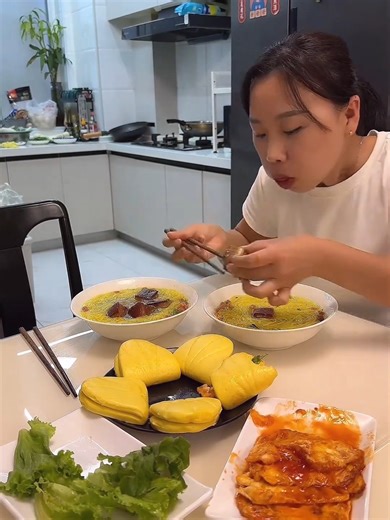 Delicious Food ASMR: Satisfying Sounds of Eating