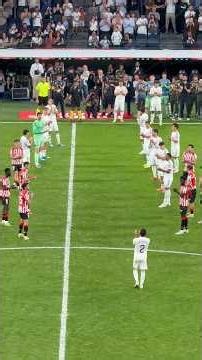Momento exacto que el Bernabéu homenajea a Dani Carvajal 👏