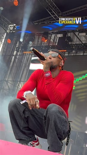 3.7K views · 26K reactions | Larga vida a Can ✊ Apache hizo vibrar la Plaza de Bolívar con “Stupid Love Story”, el himno que comparte con Canserbero, evocando la fuerza, unión y amor; una interpretación cargada de emoción y respeto que mantuvo viva la voz de su compañero y recordó por qué esa canción sigue siendo un pilar del hiphop latinoamericano. : @lau_c20 #cansebero #apache #lovesongs #diadelaesperanza #conciertodelaesperanza | Radiónica | Facebook