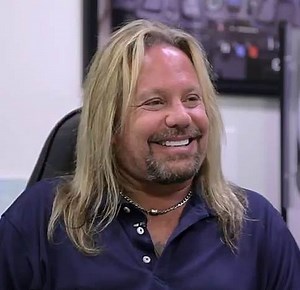 VINCE NEIL Learning To Fly On 'The Aviators'; First Part Of Episode Available Online