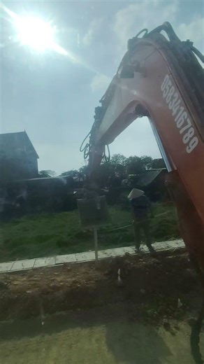 Excavator driving lightning rod piles #excavator #construction #shorts