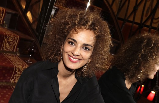 Podcast Les Vagues - Leïla Slimani : « Se sentir à sa place, c'est se sentir aimé » - Elle