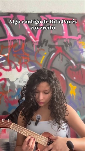 ˢ ʰ ᵃ ʳ ᵃ ʰ 🤍 on Instagram: "Algo contigo - Rita Payés, Elisabeth Roma Covercito mío 🫶🫟🎶 (ignoren mi cara y q salió rascuacho) #cover #algocontigo #rizos #ayudatengoesquizofrenia #anexo"