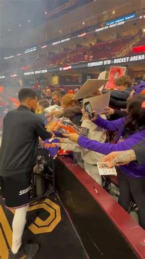 Phoenix Suns on Instagram: "Book showing out for the fans in Cleveland 🧡"