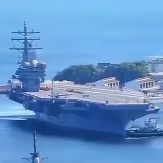 🇺🇸⚡U.S. carrier takes long route to avoid Red Sea threat.The USS George H.W. Bush carrier strike group is currently operating off the coast of Namibia after choosing to avoid the Bab el-Mandeb Strait due to ongoing Houthi threats.Instead of passing through the Red Sea, the strike group is taking a longer route around Africa to reduce operational risk.This reflects how security conditions in key maritime chokepoints are now directly influencing major U.S. naval movements.Source: USNI News