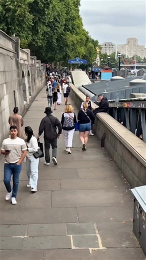 Unbelievable Pickpocket Caught on Camera