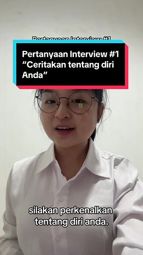 Pertanyaan Interview #1: “Ceritakan tentang diri Anda” Jangan cerita dari lahir sampai sekarang ya 🙂 Pakai framework: ✅ Background ✅ Experience ✅ Goals Simpan video ini untuk persiapan interview berikutnya! #tips #interview #karir #kerja