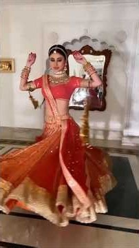 😍 The GORGEOUS #mouniroy draped in a #bridal look #dance #shorts