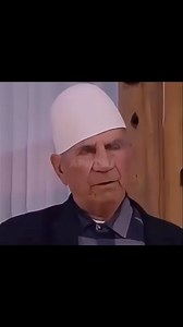 Lind Shqiptar pastaj merr fenë. Baca me plis e jep mendimin e tijë, ashtu siç e mendon ai. Ç’do kush ka të drejtë ta japi mendimin e vet pa ofenduar askënd. #kosova #prishtina #shqiperia #shqip | Arben N. Bushgjoka