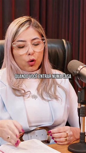 iangcast on Instagram: "JÁ ENTROU EM ALGUMA CASA E SENTIU ISSO?! 😱😱😱 SIGA: @iangcast HOST: @euandreiang CONVIDADO: @pra.thalitalemosoficial 🔔 • Inscreva-se no canal e ative as notificações 🚀 • Gravado no @estudioalphacast Tags: #iangcast #iang #podcast entrevista"