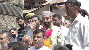 4.6K views · 111 reactions | Mirwaiz Kashmir Dr. Maulvi Muhammad Umar Farooq emphasized on making mosques a center for divine worship as well as reforming society and society and for religious, national, social and political activities and said that the Prophet's Mosque ﷺ is a role for Muslims around the world. | Tral Times | Facebook