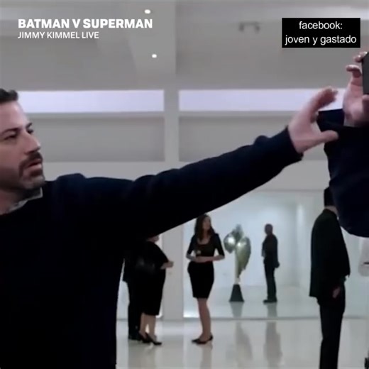 326K views · 7.6K reactions | 驪 Batman Versus Superman 隸‍♂️ #jovenygastado #batman #superman #benaffleck #BenAffleckBatman #HenryCavill #jimmykimmel #jimmykimmellive #jimmykimmelshow #MattDamon #escenaeliminada #batmanversussuperman #humor #humorviral #humorlatino | Joven y gastado | Facebook