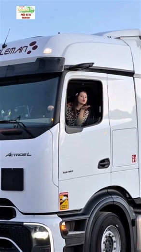 Lest Goo Girl Female ❤️ 🚛 #automobile #truckdriver #girltrucker #beautiful #driver #funny #truck