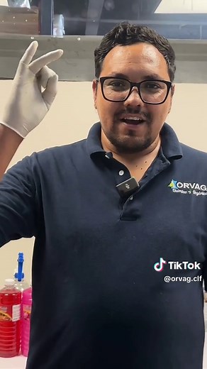 Preparación de Detergente Colorido y Brillante