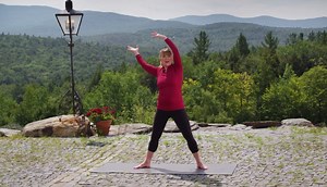 Welcome to Week 2 & Day 8 of our Season 14 Challenge ✨🌄 Moving the spine in all directions, the way it was designed to move, can help reduce back pain. In this easy-to-follow standing and barre workout you’ll relieve tension in the lower back with posture and hip isolation exercises. Plus you’ll release, stretch and strengthen your psoas and hamstrings to help keep you pain-free! Stream today's class 📲 bit.ly/CS14Ep07 | Miranda Esmonde-White