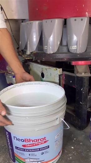 Exploring Paint Mixing Techniques in Artistic Expression