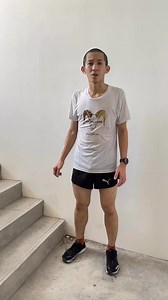 🆙 next for the towerrunning tips from me the World Champion! Use the handrail as much as possible! 1️⃣ Single hand one sided 2️⃣ Double hand one sided 3️⃣ Single hand another hand on your thigh for the push off Using the rail helps to reduce the loss of momentum during the turn. Always use it when comes to competition! #TowerrunningTips #WorldChampion #Handrail #UsngTheRail #SingleHand #DoubleHand | Soh Wai Ching Towerrunner