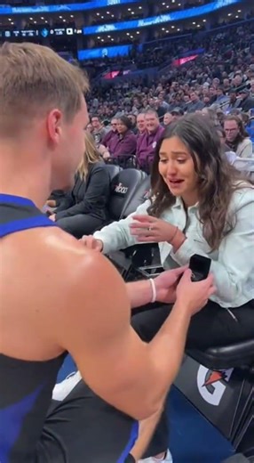 Unforgettable Courtside Proposal Shocks Packed Arena | Emotional “YES” Moment Caught on Camera!