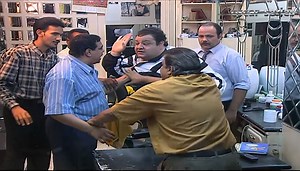 4.8M views · 65K reactions | حساب الحلاقة 1000 دولار 藍 شوفوا عمل فيهم ايه #برنامج_الحقونا #رمضان_الخير #MonthOfGood | Oscar Production & Distribution | Facebook