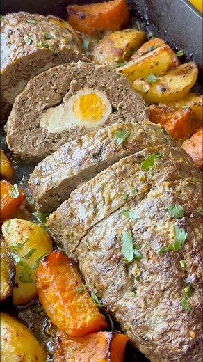 ΡΟΛΟ | Greek Meatloaf | recipe: https://www.maryskouzina.com/ρολο-rolo-greek-meatloaf-with-lemon-potatoes/ 🍋🍋🍋 A specialty of my mum’s, this recipe is pure comfort. A soft, juicy meatloaf filled with feta and hard-boiled eggs, nestled between golden wedges of lemon-drenched potatoes. Every bite is zesty, meaty, and irresistibly satisfying. This is the kind of meal that makes you want to linger at the table a little longer. 🍋 #recipes #Greek #Greekfood | Mary’s Kouzina