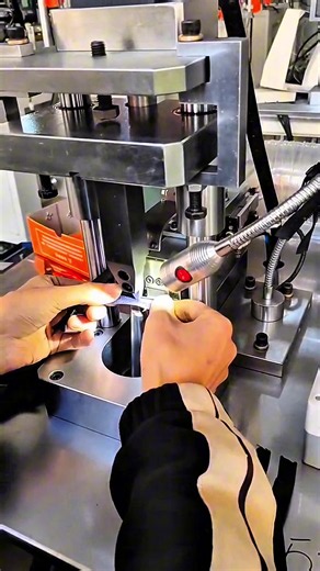 Understanding the Nylon Zip Transparent Lock Process