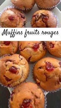 Muffins aux fruits rouges et zeste de citron, avec un cœur coulant à la confiture de framboise 🍓🍋.