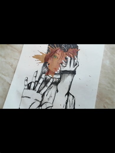 Dibuja una mujer sobre mancha de café