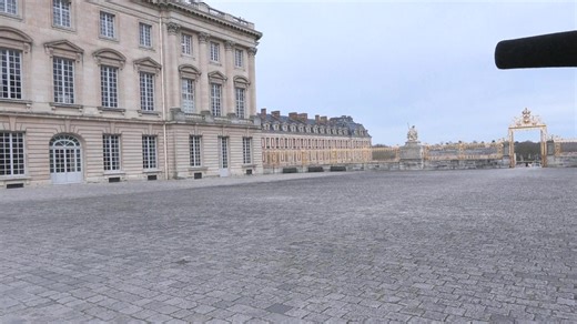 Spanish King Felipe VI arrives at the Palace of Versailles, met by French President Emmanuel Macron, where they visit exhibition. #France #Spain #Versailles #FelipeVI #Macron #RoyalVisit #Diplomacy #live #Reuters #News Keep up with the latest news from around the world: https://www.reuters.com/ | Reuters