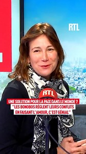 Une solution pour la paix dans le monde ? "Les bonobos règlent leurs conflits en faisant l'amour, c'est génial" Virginie Hocq était l’invitée d'Éric Dussart et Jade dans "On Refait La Télé" 📺 Intégralité de l’émission sur rtl.fr et l’application #RTL | RTL