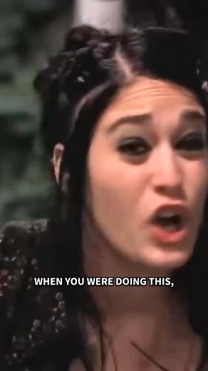 Lizzy Caplan, who played Janis in the 2004 'Mean Girls,' speaks about how the movie is still relatable more than 20 years later! 🩷 | Today Show