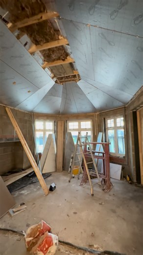 Lavish Lodge | RENO UPDATE 🩵 we are getting there, the finish line is near 🙏🏻 We have the plasterer back in next week and also @warmlighttrading coming... | Instagram