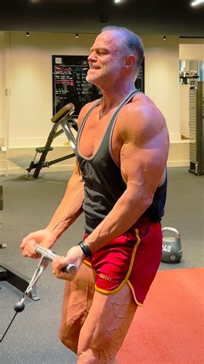 How to make a great exercise even greater!? Double up on the hardest part of it!! The CONTRACTION!! One-and-a-halves are a huge favourite of mine!! Double-Squeeze!! Double-Growth!! Double-Pump!! Love it!!!! #cablecurls #bigbiceps #bigarms #peakedbiceps #weider #physique #ripped #shoulders | Julian Molteno
