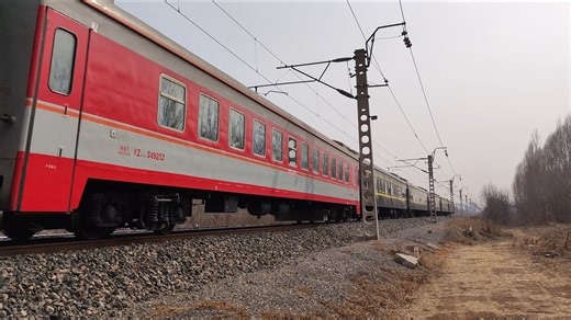 【库存视频】含一节原色的k7714次列车