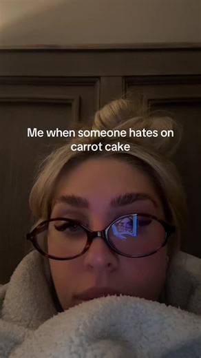 Carrot cake is the 🐐 and underrated (but no raisins in it!)#dessert #desserttiktok #carrotcake