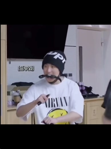 made with the help of @⋆౨ৎ˚⟡˖ ࣪ moon🌙⋆౨ৎ˚⟡˖ ࣪ . . . . . . . . . . #funny #han #straykids #fyp #hanjisung