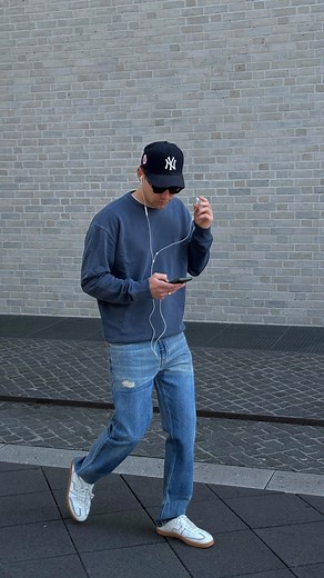 Steven Wommack on Instagram: "Got a lot of requests for this creative speed ramp video edit that you can easily use for creating Instagram reels in the office or at work ✨🎥🧑‍💻 so I wanted to share this with you again!! 🚀 all you will need is your phone 😍 enjoy creating!! Can’t wait to see your version of this video edit! 🫶🏼 #video #edit #tutorial #reels #creative #explore #ideas #speeedramping inspiration by @yerbolat_sarsembayev"