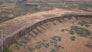 Flyover: Basalt column islands in dramatic Channeled Scablands, WA