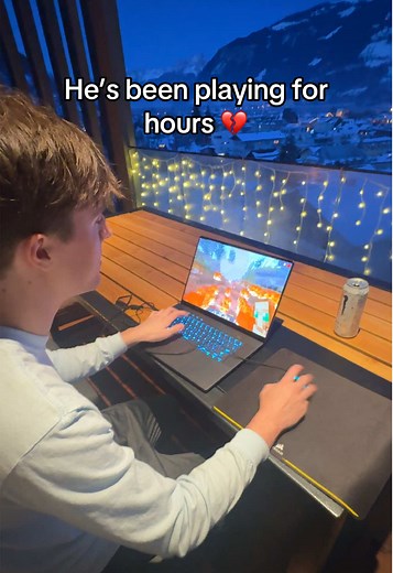 Gaming Tactics and Annoying Moments in Sword4000