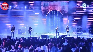 112K views · 4.4K reactions | Arena di Verona....uno spettacolo!!!! Modà sul palco.... Magnifici ... Tappeto di fragole con bacio finale.. grazie Kekko!!!!  . #kekko #modà #rtl1025 | Modà Fan Club Toscana | Facebook