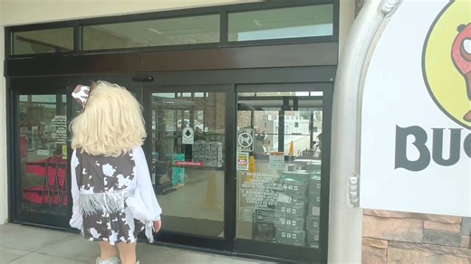 I'm not immune to Beyonce-mania! I was in Houston over the weekend and shot my silly version of Bey's smash Texas Hold 'Em. I like the song, so naturally I decided to butcher it with some new lyrics. In my new show, April Fool, I used Beyonce's dive into country music as an excuse to parody not just this, but some of my fave country tunes. April Fool opens tomorrow night through 4/24 at 7PM @thegreenroom42. Special thanks to Ty Frazier and Gabe Crawford for helping me put the video together. And