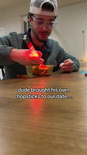 this was awkward.. but these lightsaber chopsticks are SO cool🔥😂 #lightsabers #maytheforcebewithyou #starwarsfan #chopsticks #datenight