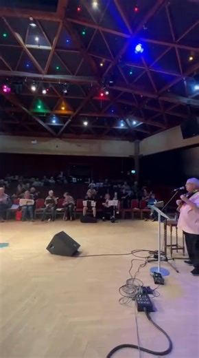About halfway through one of my workshops at the Findhorn Ukulele festival in September. I will be returning in June 2026 along with many great performers. For more information please visit Findhornfestival.com A huge thank you to Sarah Farren AKA Ukulele Saz for taking and sharing this video. I am delighted she will returning also. | Peter Moss