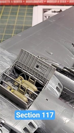 Starboard bomb bay door attached! BOEING B-17G - 1:72. Airfix skill 3.