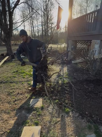 Leverage beats muscle. #landscaping #worksmarternotharder #manscaped #outdoor