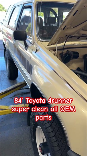 Super clean 84’ Toyota 4Runner manual in for service. #toyota4runner #vintagecars #shorts