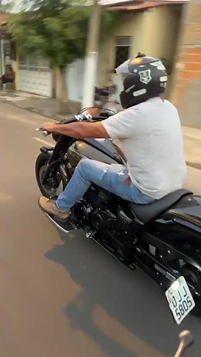 Yamaha Midnight Star XVS 950.