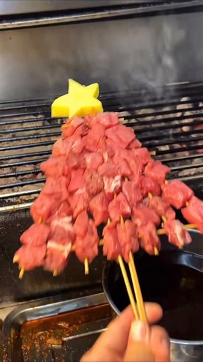 The Chinese Christmas tree … I need this 😂 | Talk it Out with Li Jingjing