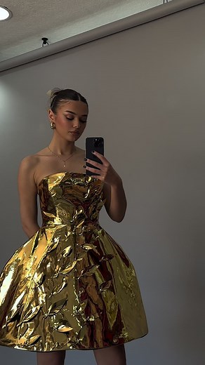 Golden gown ⚜️ #valentinalajqi #gold #dresses #hautecouture #glam #golden #glamour #fashion #shine #prom #fyp