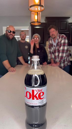 Diet Coke and Mentos Challenge 😱 | Evan Era